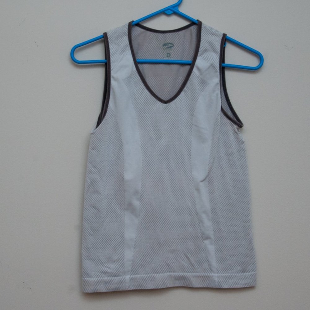 Brooks Running V Neck Tank Top Small